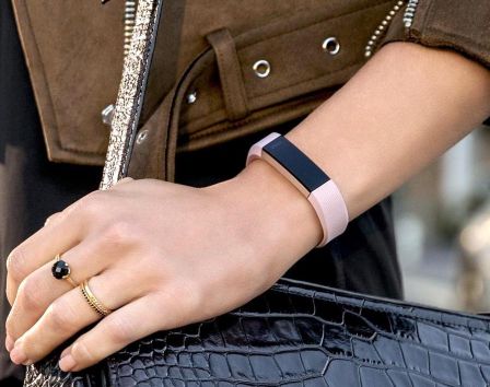 fitbit-alta-hr-bracelet-connecte-1.jpg, 2017 fitbit-alta-hr-bracelet-connecte-1.jpg