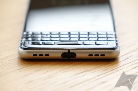 nouveau-blackberry-keyone-clavier-physisque-mwc-2017-2.jpg, 2017 nouveau-blackberry-keyone-clavier-physisque-mwc-2017-2.jpg