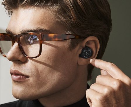 beoplay-e8-ecouteurs-bluetooth-micro-boite-recharge-airpods-3.jpg, 2017 beoplay-e8-ecouteurs-bluetooth-micro-boite-recharge-airpods-3.jpg