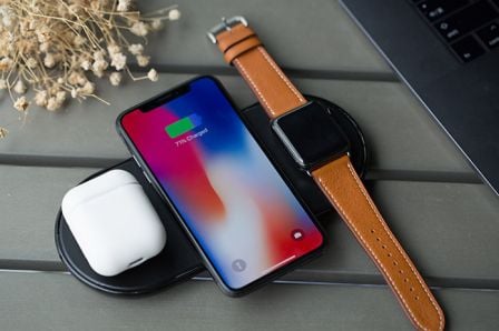 chargeur-sans-fil-qi-plux-indiegogo-iphone-watch-airpods-airpower-1.jpg, 2017 chargeur-sans-fil-qi-plux-indiegogo-iphone-watch-airpods-airpower-1.jpg