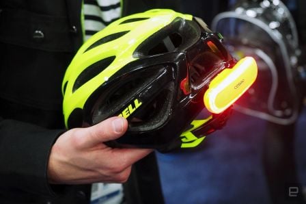cosmo-connected-bike-avertisseur-casque-velo-feu-arriere-connecte-iphone-ces-2.jpg, 2017 cosmo-connected-bike-avertisseur-casque-velo-feu-arriere-connecte-iphone-ces-2.jpg