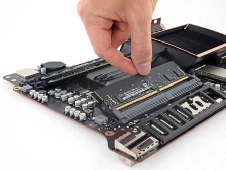 ifixit-demonte-imac-pro-puce-mysterieuse-reparabilite-faible-8954522.jpg, 2017 ifixit-demonte-imac-pro-puce-mysterieuse-reparabilite-faible-8954522.jpg