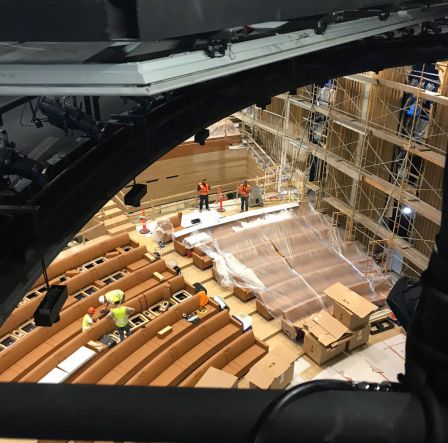 interieur-steve-jobs-theatre-sieges-vitre-1.jpg, 2017 interieur-steve-jobs-theatre-sieges-vitre-1.jpg