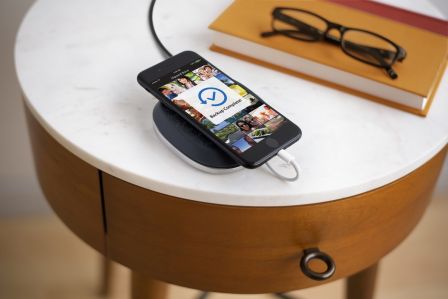 sandisk-ixpand-base-recharge-stockage-sauvegarde-iphone-ipad-2.jpg, 2017 sandisk-ixpand-base-recharge-stockage-sauvegarde-iphone-ipad-2.jpg