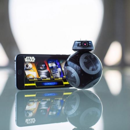 sphero-bb-9e-r2-d2-programmables-ipad-2.jpg, 2017 sphero-bb-9e-r2-d2-programmables-ipad-2.jpg