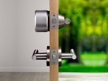 august-airbnb-smart-lock-homekit-alexa-serrure-connectee-2.jpg, 2018 august-airbnb-smart-lock-homekit-alexa-serrure-connectee-2.jpg