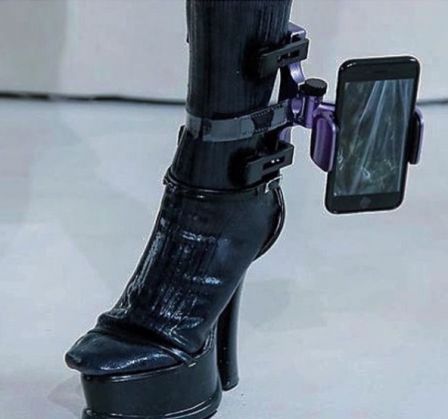 galliano-createur-mode-iphone-cheville-poignet-1.jpg, 2018 galliano-createur-mode-iphone-cheville-poignet-1.jpg