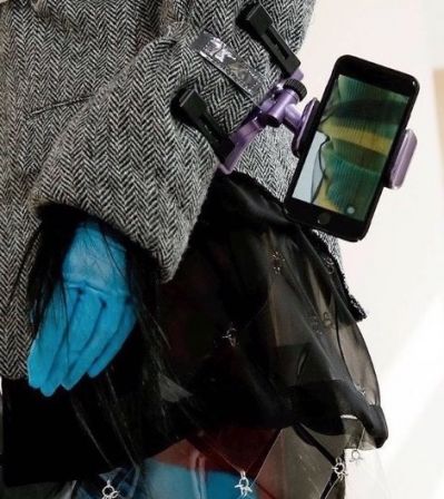 galliano-createur-mode-iphone-cheville-poignet-3.jpg, 2018 galliano-createur-mode-iphone-cheville-poignet-3.jpg