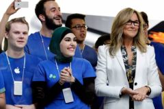 angela-ahrendts-apple-employes.jpg, 2016 angela-ahrendts-apple-employes.jpg
