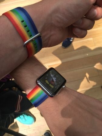 apple-watch-bracelet-gay-pride-2.jpg