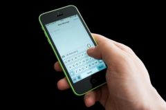 clavier-iphone-une-main.jpg, 2016 clavier-iphone-une-main.jpg