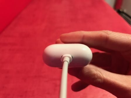 test-airpods-prise-lightning.jpg, 2016 test-airpods-prise-lightning.jpg