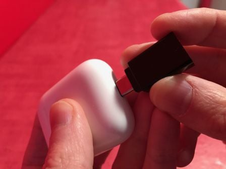 test-airpods-prise-usb-c.jpg, 2016 test-airpods-prise-usb-c.jpg