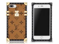 Envie d'une coque plus chère que l'iPhone protégé ? Louis Vuitton a sorti  les Eye-Trunk