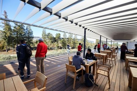 apple-park-visitor-center-deck-pation.jpg, 2017 apple-park-visitor-center-deck-pation.jpg