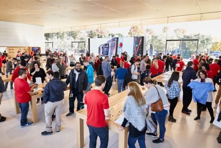 apple-park-visitor-center-opening-crowd-shopping.jpg, 2017 apple-park-visitor-center-opening-crowd-shopping.jpg