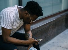 posture-ecran-iphone-ipad.jpg, 2018 posture-ecran-iphone-ipad.jpg