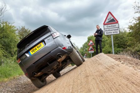 Land-Rover-commande-avec-iPhone-003.jpg, 2011 Land-Rover-commande-avec-iPhone-003.jpg