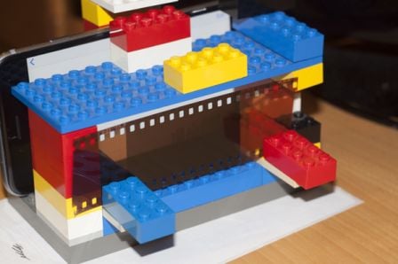 iPhone-et-Lego-pour-fabriquer-son-scanner-de-negatifs-photos-4.jpg